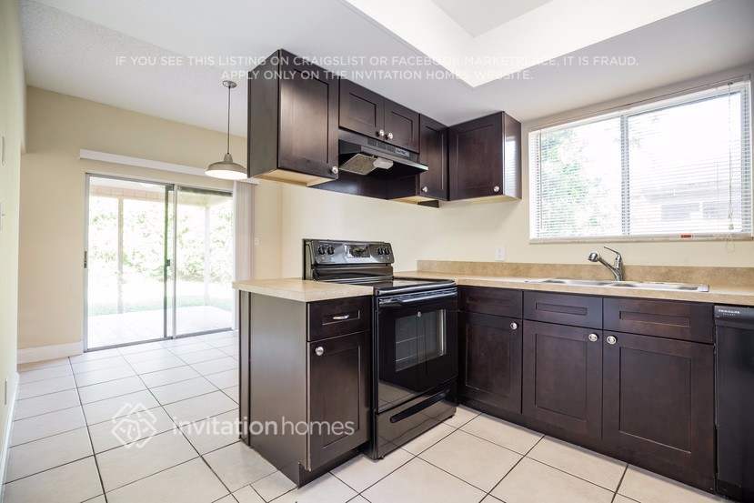 Building Photo - 1074 Windsong Cir