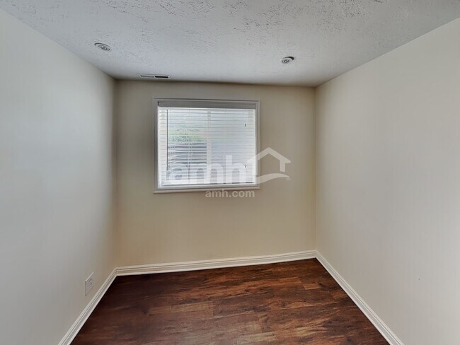 Building Photo - 129 W 1225 N