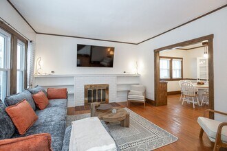 Building Photo - 3 BED 1 BATH SINGLE FAMILY HOME IN BEAUTIFUL LAKEWOOD!