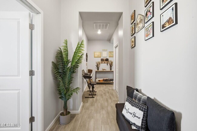 Building Photo - 1052 Summer Breeze Pl