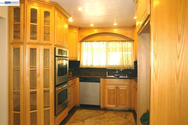 Building Photo - 306 S Park Victoria Dr