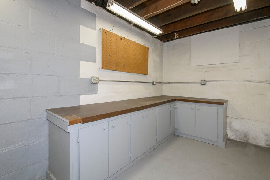 Building Photo - 2028 S 85th St