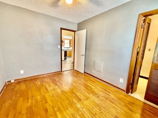 Building Photo - 3810-3812 Central St.