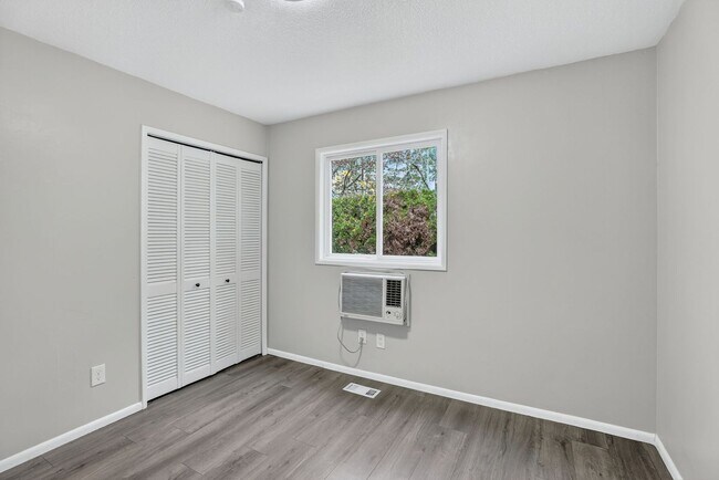 Building Photo - 13525 SW Roan Ct