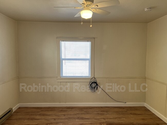 Building Photo - 366 4th St