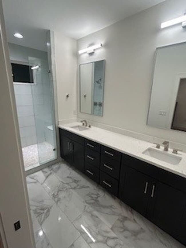 Building Photo - Stunning 3BE/3.5BA brownstone in the heart...