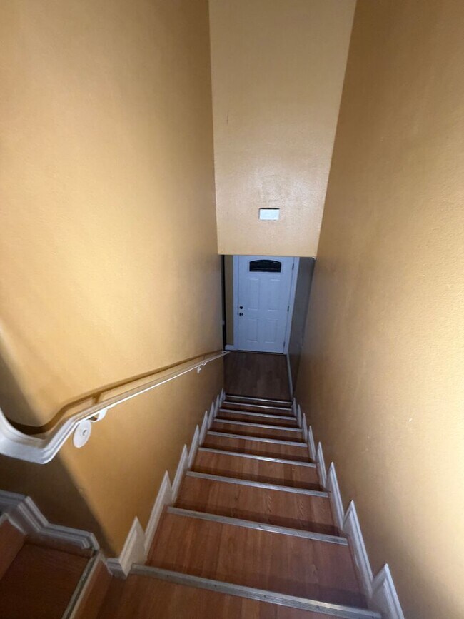 Building Photo - 40(718)