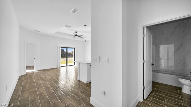 Building Photo - 4989 Fairway Ct