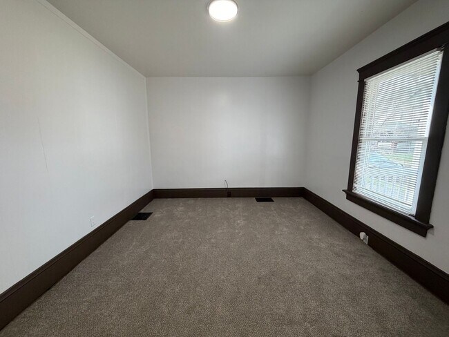 Building Photo - 1122-1124 Hoover Pl NW Canton Oh 44703   .UA .T1