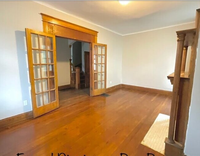 Building Photo - 287 Earnshaw Ave