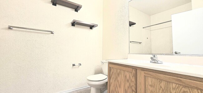 Building Photo - Beautiful 3 Bedroom, 2 Bath Condo In The NE!