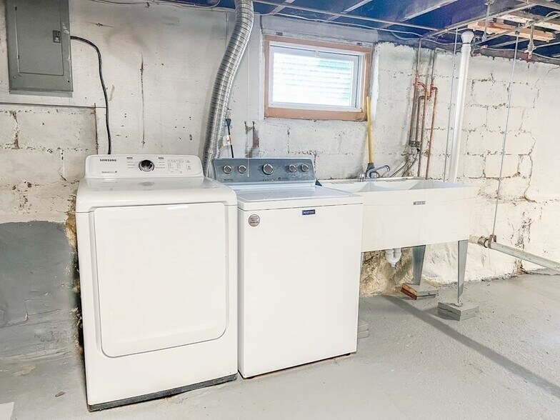 Building Photo - 62 Woods Ave