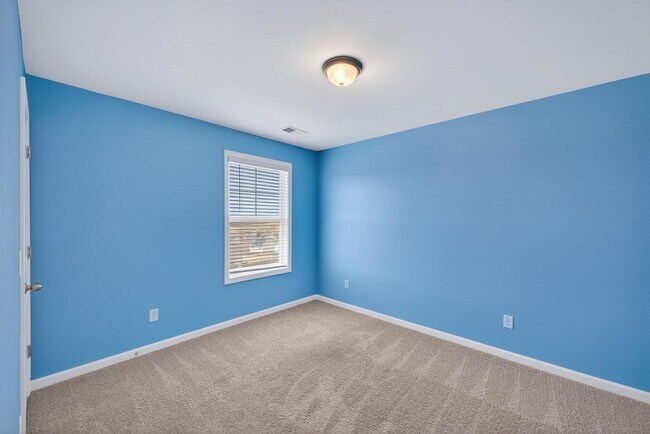 Building Photo - 255 Mansell