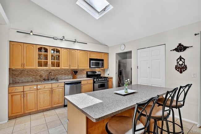Building Photo - 731 Manette Ln