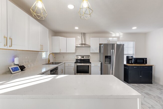 Building Photo - Updated Garland Home