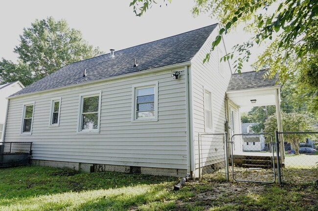Building Photo - 3907 Peyton Ave