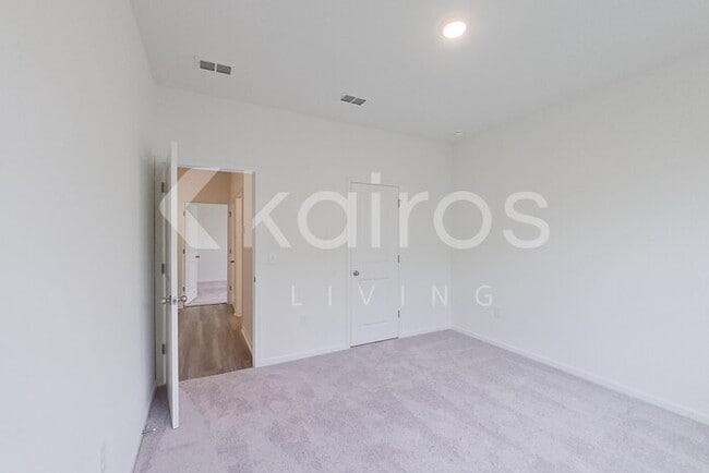 Building Photo - 635 Castillo Dr