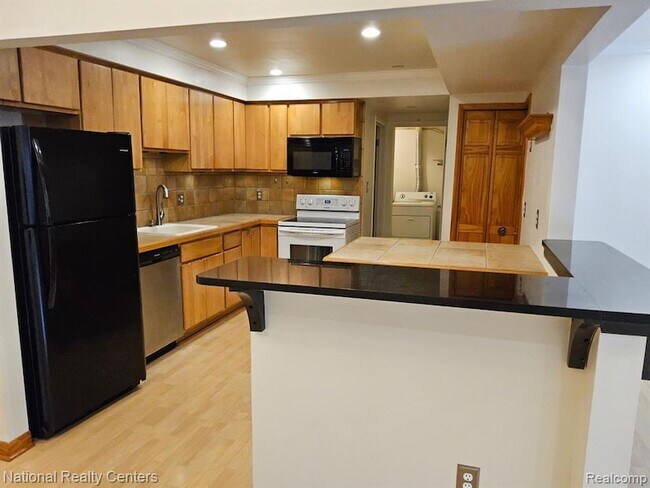 Building Photo - 8676 Community Blvd