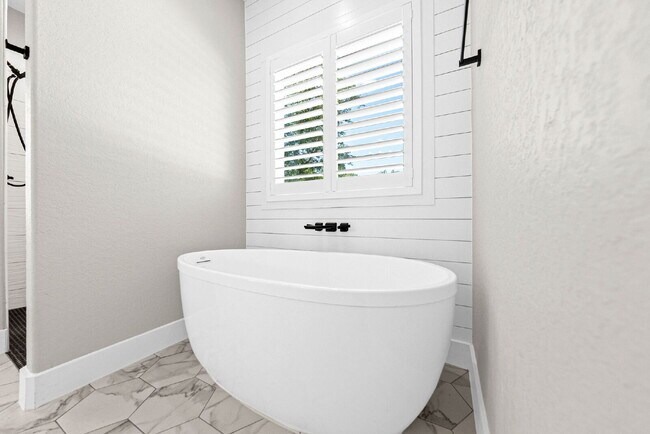 Building Photo - Where Southern Charm Meets Everyday Comfort