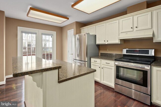 Building Photo - 3912 Maximilian Ct