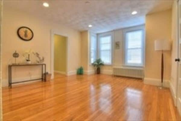 Building Photo - 14 Beltran St