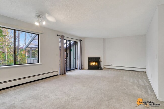 Building Photo - Top Floor End Unit Condo* Pet Friendly, Pr...