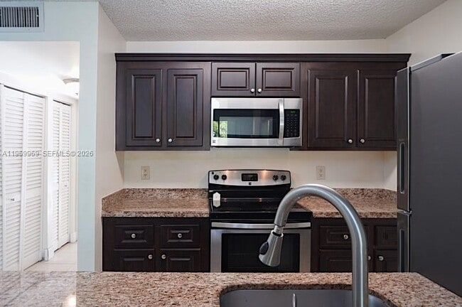 Building Photo - 1825 Meadows Cir W