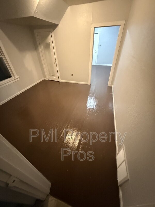 Building Photo - 2203 W Melvina St