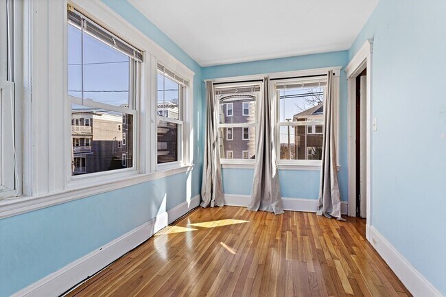 Building Photo - 64 Beaumont St