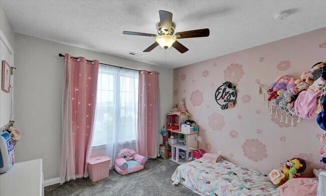 Building Photo - **For Keys in Hand ASAP - Inquire Within for Details**