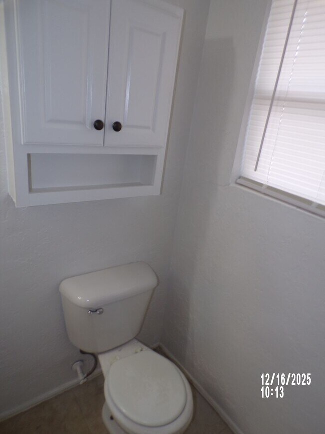 Building Photo - Great home located close to shopping and restaurants