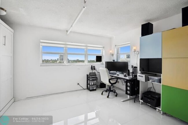 Building Photo - 3003 Terramar St