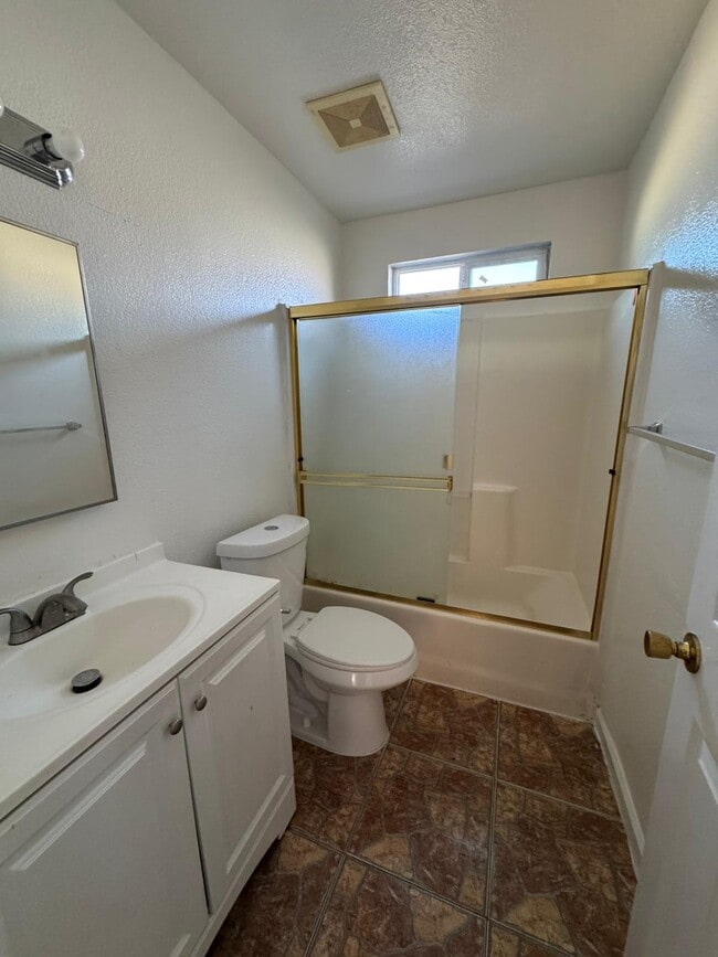 Building Photo - 27715 Cliffwood Ave