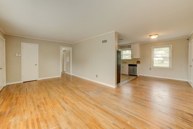 Building Photo - Charming 3 Bedroom 1 Bath near Route 66!