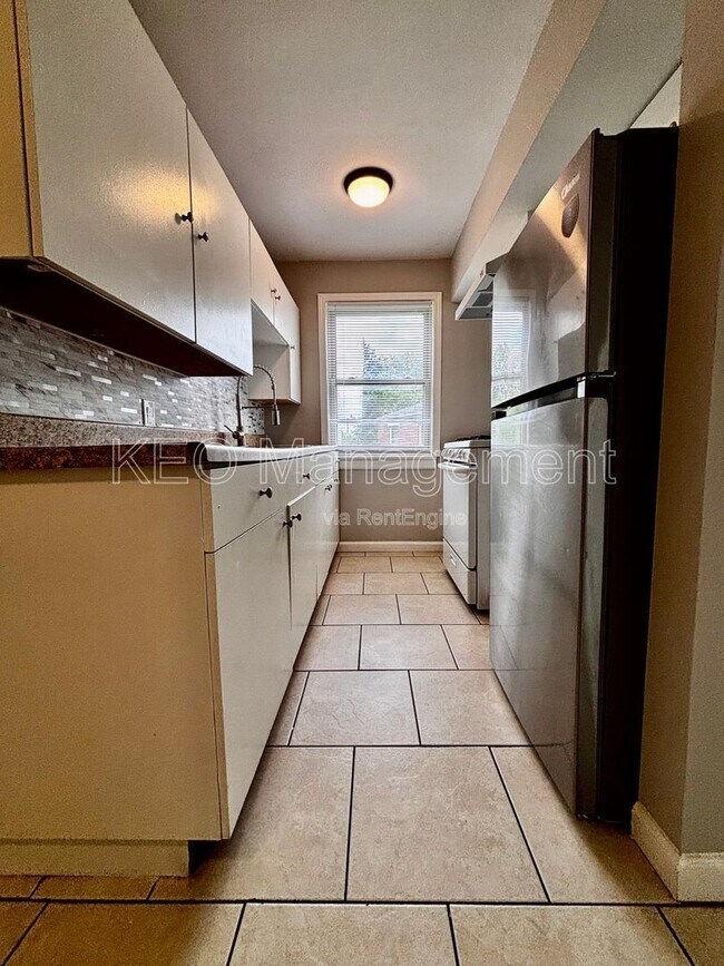 Building Photo - 231 E Xenia Dr