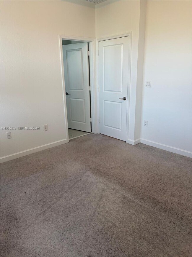 Building Photo - 2661 SE 10th St