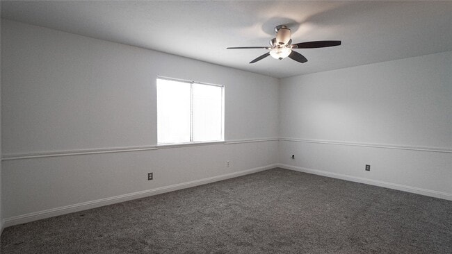 Building Photo - 2115 Chatsworth Rd