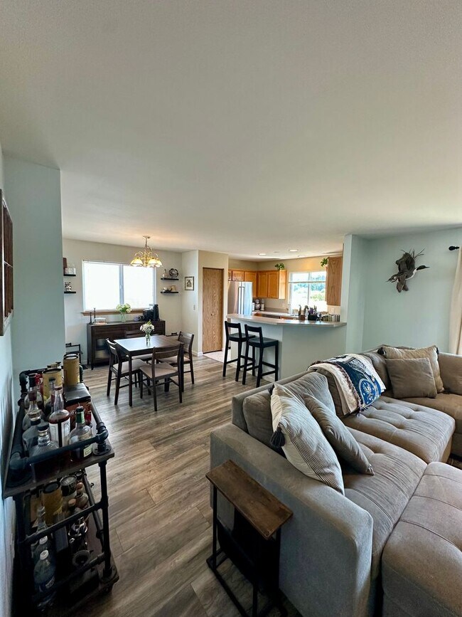 Building Photo - ***PENDING APPLICATIONS***3 Bed/2 Bath Qui...