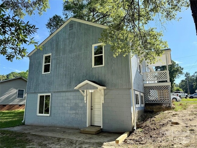 Building Photo - 1902 W 5th Ave