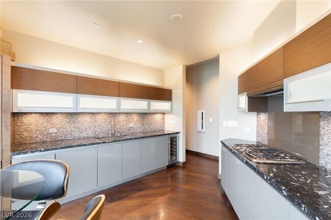 Building Photo - 3750 S Las Vegas Blvd