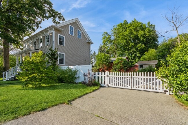 Building Photo - 120 Verplanck Ave