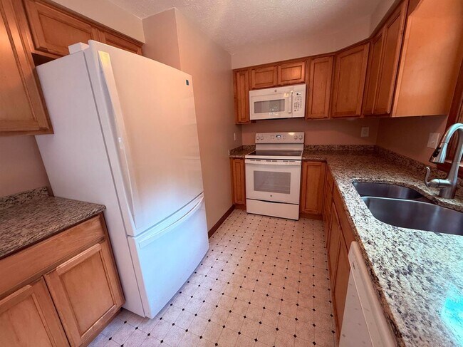 Building Photo - 158 Tina Dr