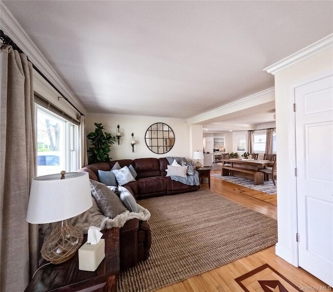 Building Photo - 4 Shorewood Dr