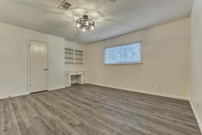 Building Photo - 6214 Fawnwood Dr