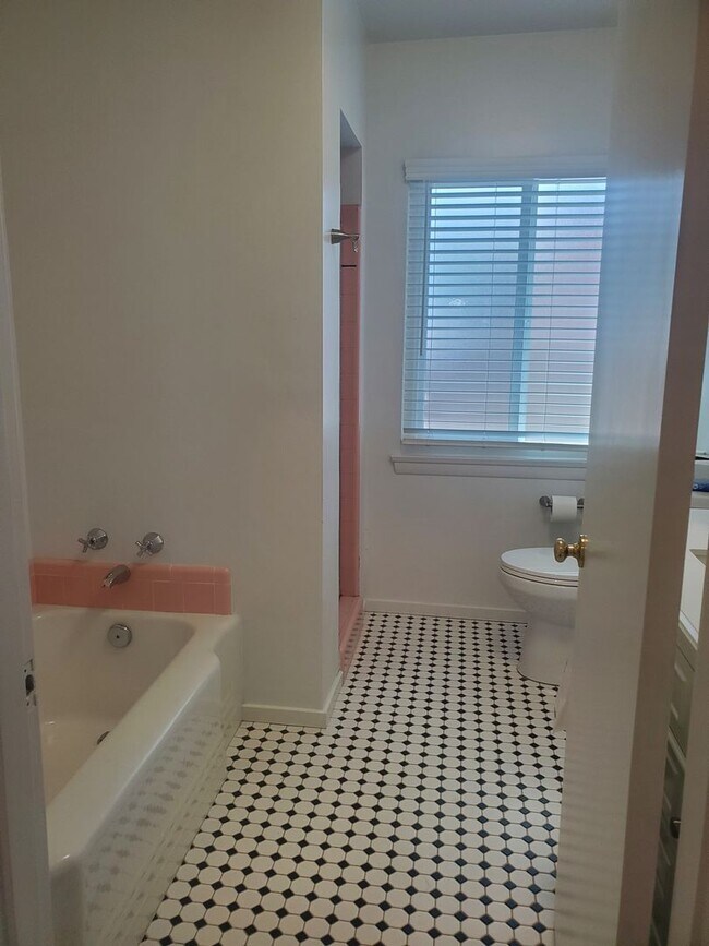 Building Photo - Recently Upgraded and Refreshed House with Pool and Casita