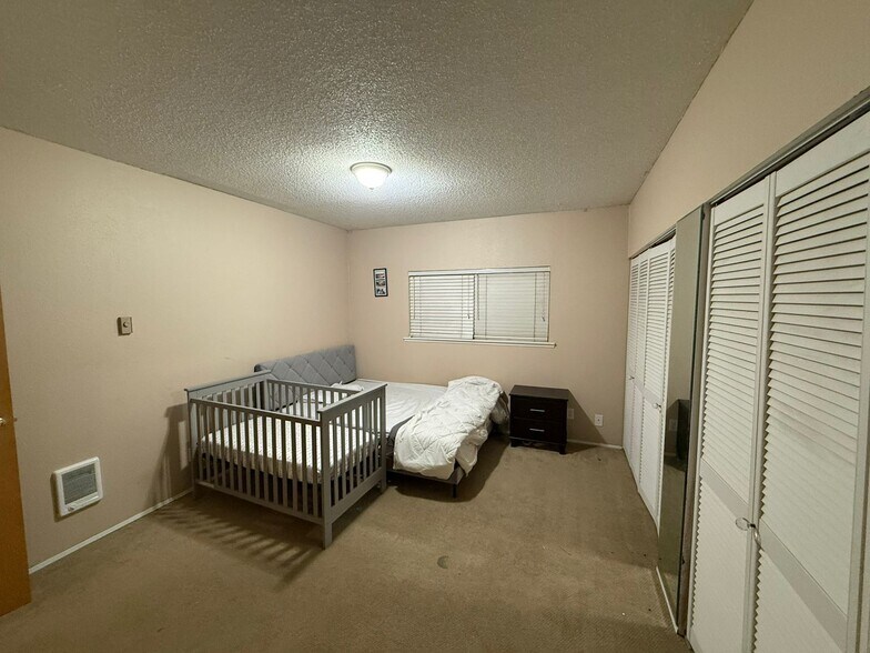 Building Photo - 14425 NE 40th St