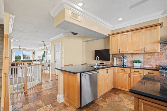 Building Photo - 1593 Pinellas Bayway S