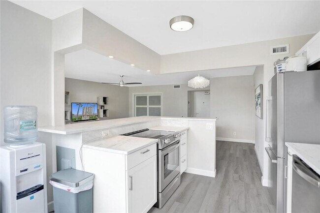 Building Photo - 5200 N Ocean Blvd