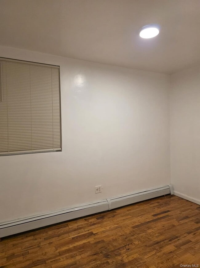 Building Photo - 400 Crescent St.