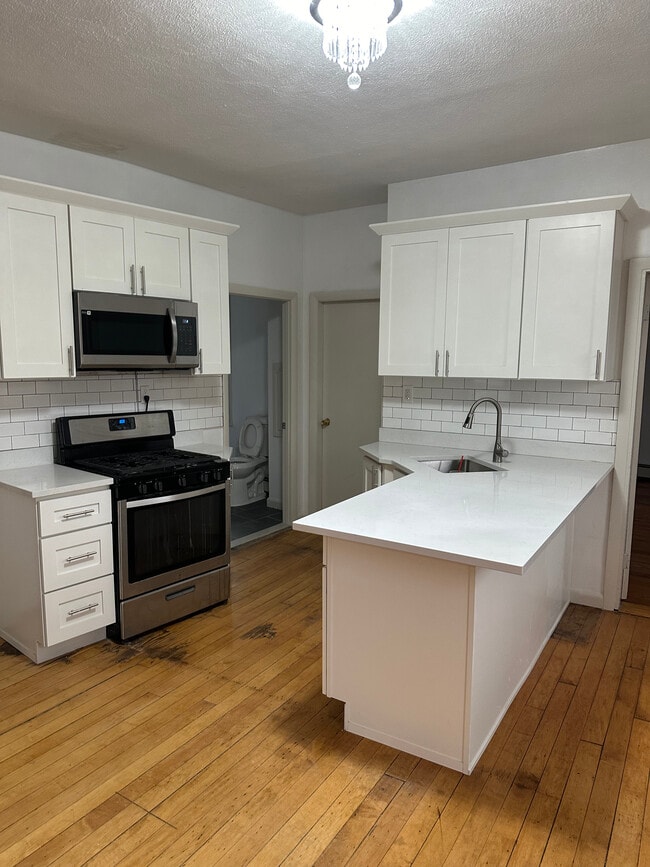Building Photo - 46 Gesler St